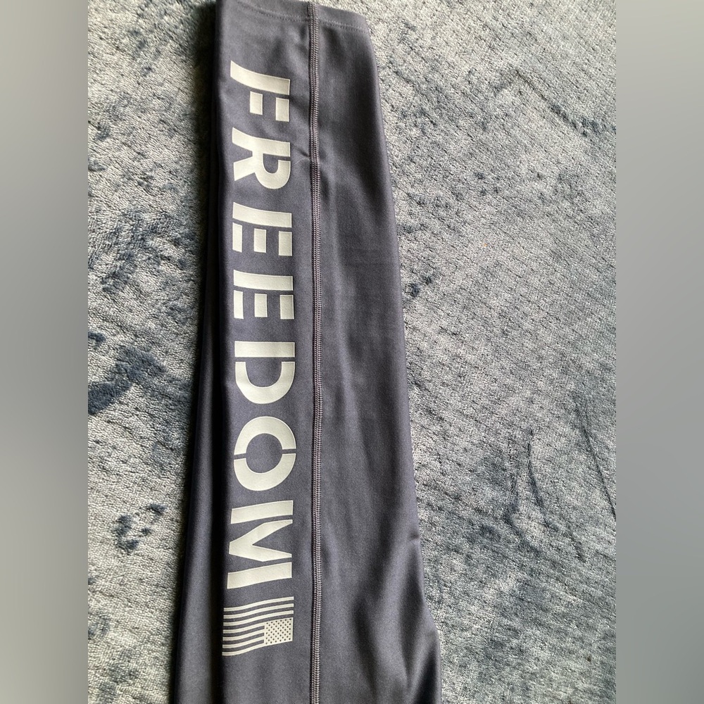 Under Armour Freedom Performance Leggings, size medium, comfortable - Picture 5 of 10